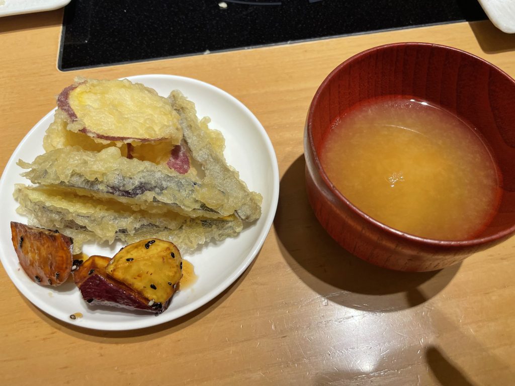 天ぷら＋大学芋＋みそ汁
